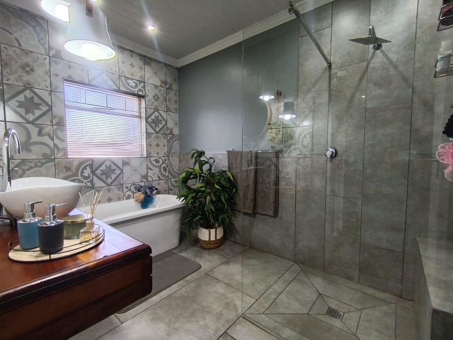 5 Bedroom Property for Sale in Universitas Free State